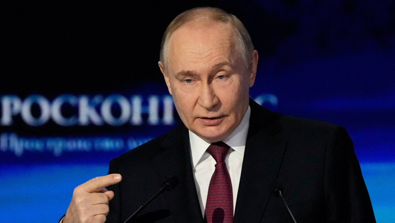 Vladimir Putin se lauda ca Rusia este unul dintre principalii producatori de petrol in ciuda sanctiunilor Imagine