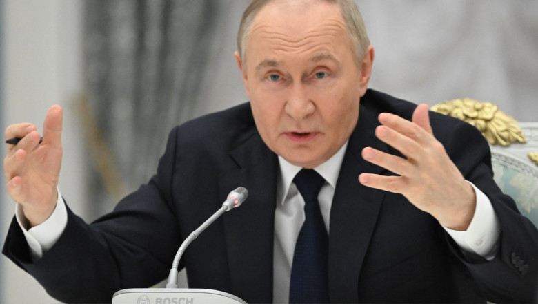 Vladimir Putin: Serviciile straine precum Microsoft si Zoom ar trebui restrictionate in Rusia Imagine