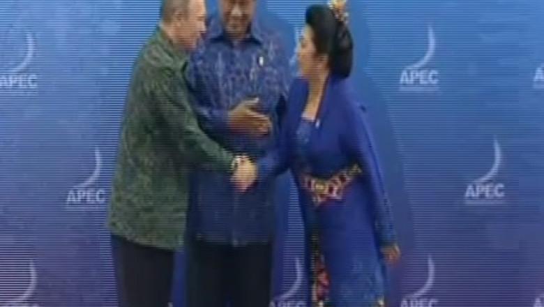 Vladimir Putin si-a sarbatorit ziua de nastere in Bali Imagine