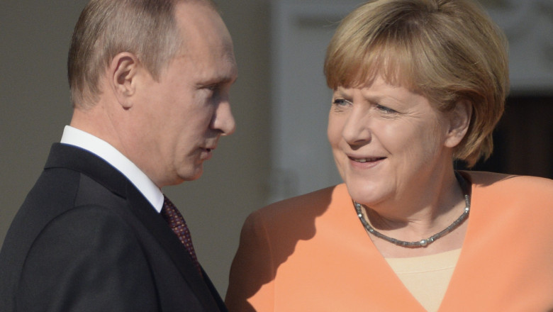 Vladimir Putin si Angela Merkel ar negocia, in secret, un plan de pace in Ucraina: Crimeea in schimbul gazelor Imagine