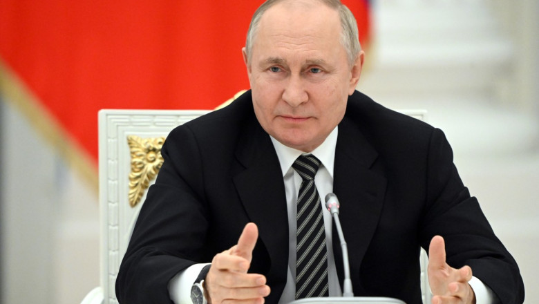 Vladimir Putin spune ca e gresit ca femeile, copiii si batranii din Gaza sa fie pedepsiti pentru greselile altora Imagine