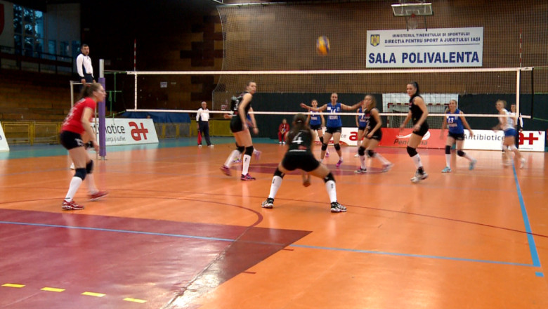 VOLEI FEMININ. Debut cu dreptul Imagine