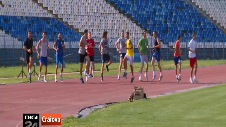 Voleibalistii craioveni se antreneaza cu gandul la campionat Imagine