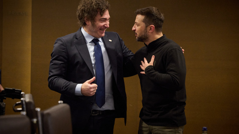Volodimir Zelenski l-a invitat pe Javier Milei in Ucraina, dupa victoria partidului presedintelui argentinian in alegerile parlamentare Imagine