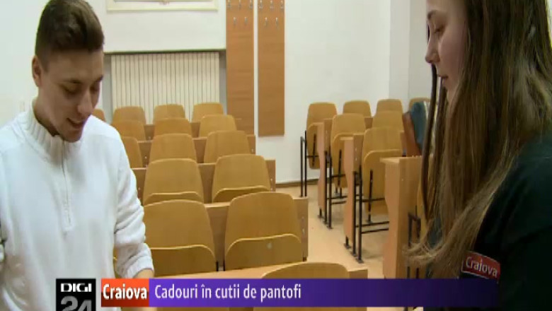 Voluntari din Craiova au strans zeci de cadouri, prin proiectul "Shoe Box" Imagine