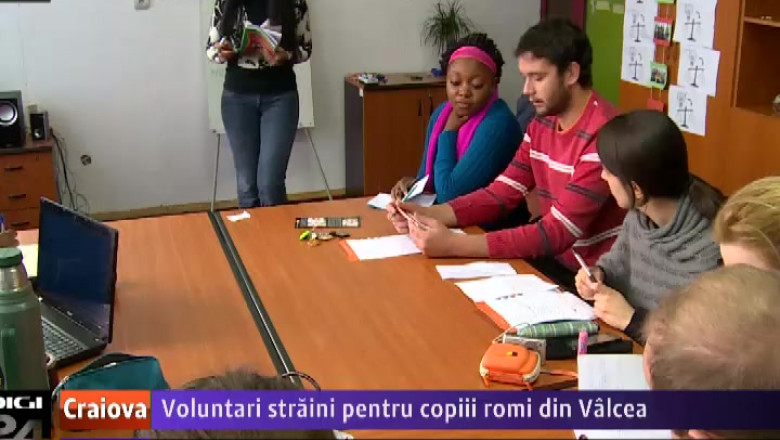 Voluntari straini pentru copiii romi din Valcea   Imagine
