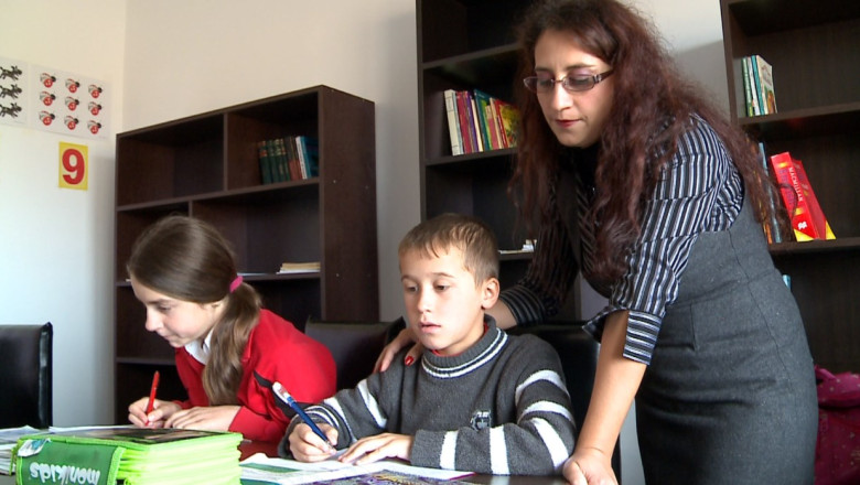 Voluntariat la afterschool. Dascalii dintr-o comuna ieseana au acceptat sa lucreze gratis cu copiii Imagine