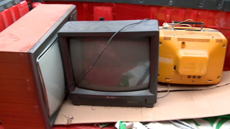 Voluntarii i-au scapat pe ieseni de aparatura veche Imagine