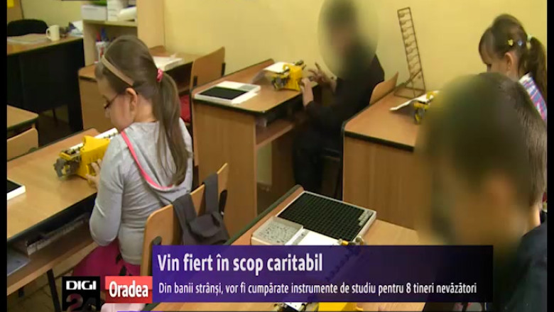 Voluntarii unei asociatii vand vin fiert in centrul Oradei ca sa ajute 8 tineri nevazatori Imagine