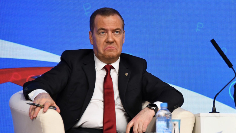 „Vor fi distrusi fara mila”. Medvedev ameninta ca militarii britanici care antreneaza trupe in Ucraina pot deveni „tinte legimite” Imagine