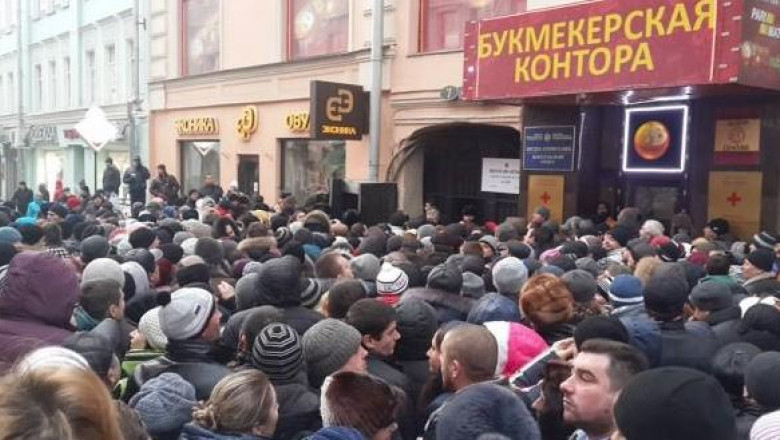 Vot la -10 grade. La Moscova, aproximativ 1.500 de moldoveni stau la coada ca sa voteze Imagine