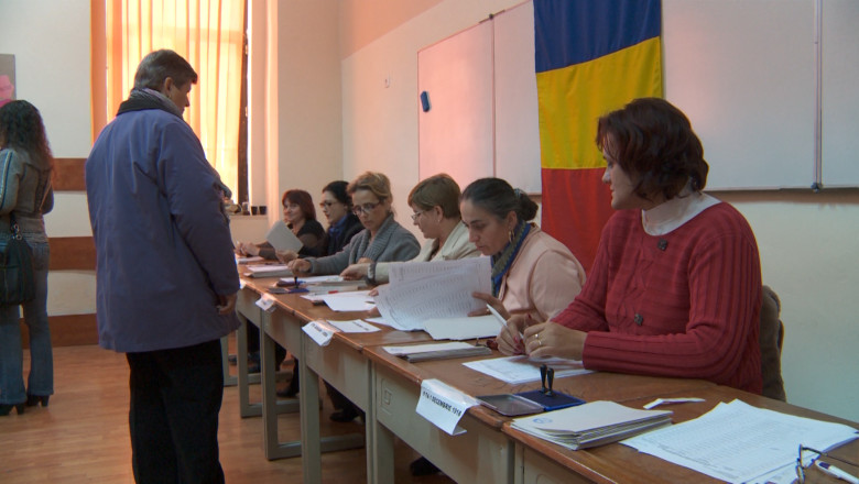 Vot la granita. Romani din Ungaria si Ucraina au venit in tara sa voteze Imagine