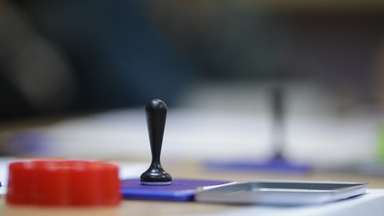 Votul la sectiile din strainatate pentru alegerile prezidentiale va fi prelungit pana la miezul noptii doar in ziua de duminica Imagine