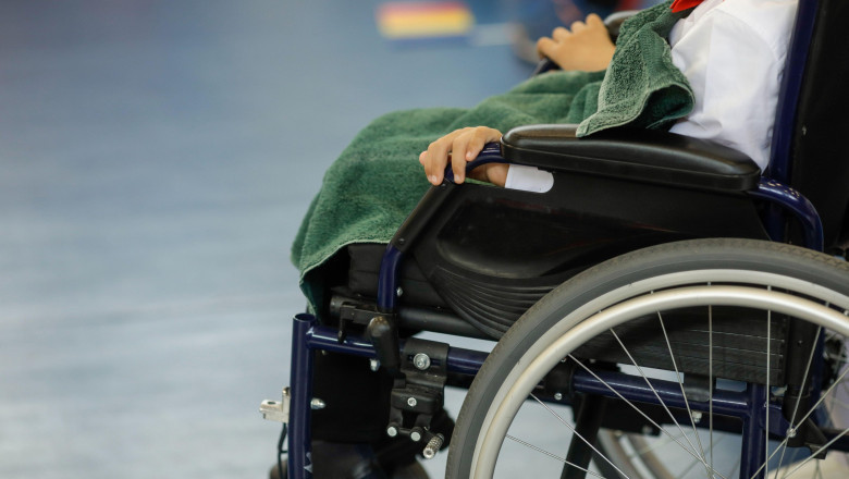 Vouchere de 7.900 de euro pentru copiii cu dizabilitati. Ministrul Muncii a anuntat care sunt conditiile de eligibilitate Imagine