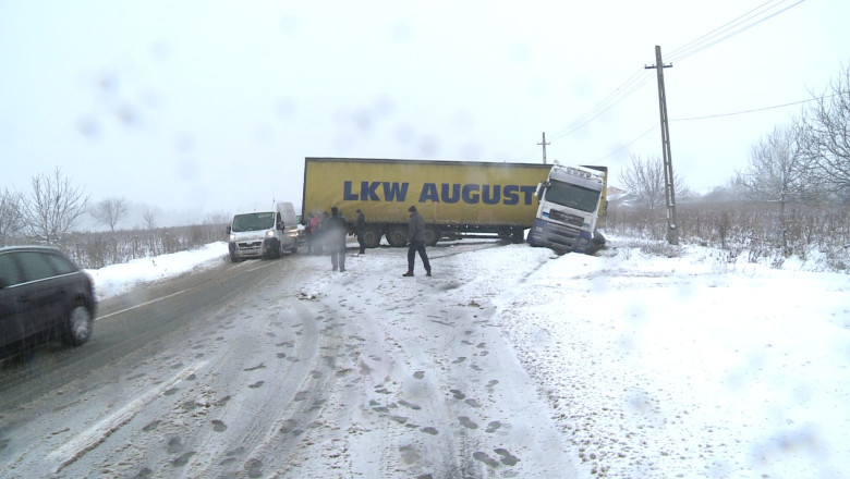 VRANCEA. Accidente pe Drumul European 85 Imagine