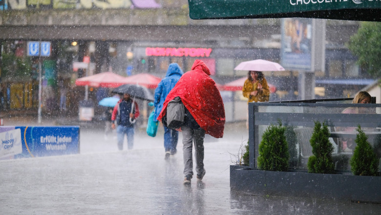 Vreme extrema in Romania. Cod rosu de ploi abundente si inundatii in sud-estul tarii: peste 100 l/mp in doar cateva ore Imagine