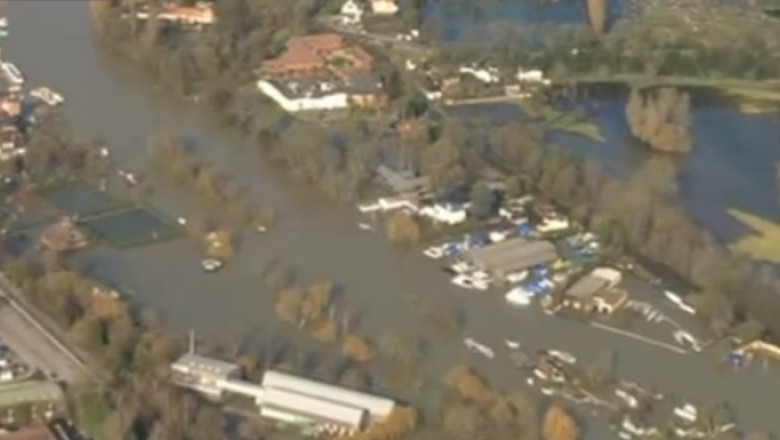 Vreme rea in Marea Britanie. Tamisa ameninta sa inunde Londra Imagine