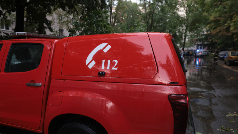 Vremea rea a facut ravagii: copaci cazuti, acoperisuri smulse si masini avariate. Pompierii au intervenit in 14 judete si in Capitala Imagine