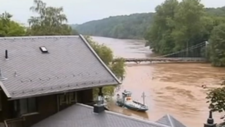 Vremea rea ameninta Europa. In Franta, o tanara a murit ingropata de un mal de pamant  Imagine