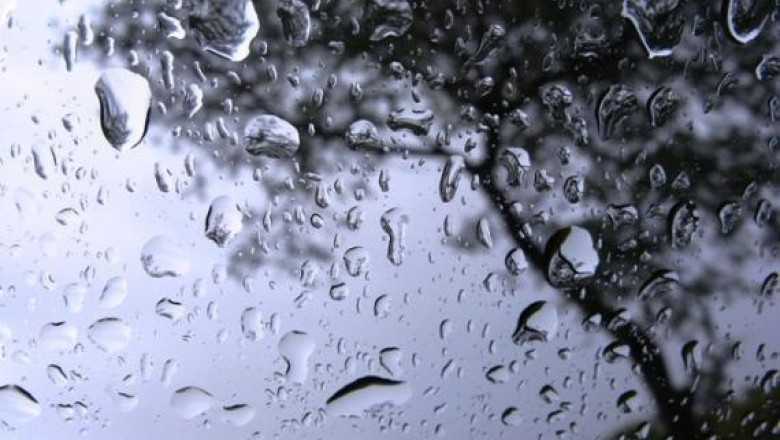 Vremea rea se intoarce: Cod galben de ploi si cod portocaliu de inundatii Imagine