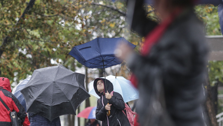 Vremea se strica in toata tara. Meteorologii au emis o informare de ploi si vant pana sambata Imagine