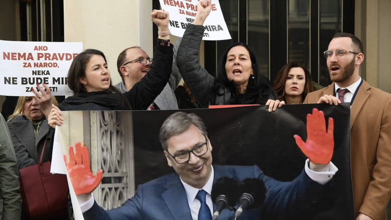 Vucic vrea sa scape de proteste inchizand scolile din Serbia mai devreme pentru vacanta de iarna Imagine