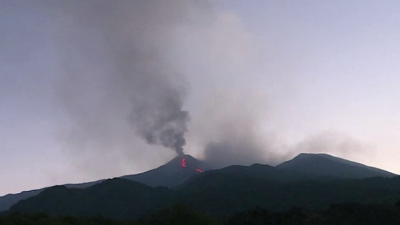Vulcanul Etna a erupt din nou. Traficul aerian, perturbat Imagine