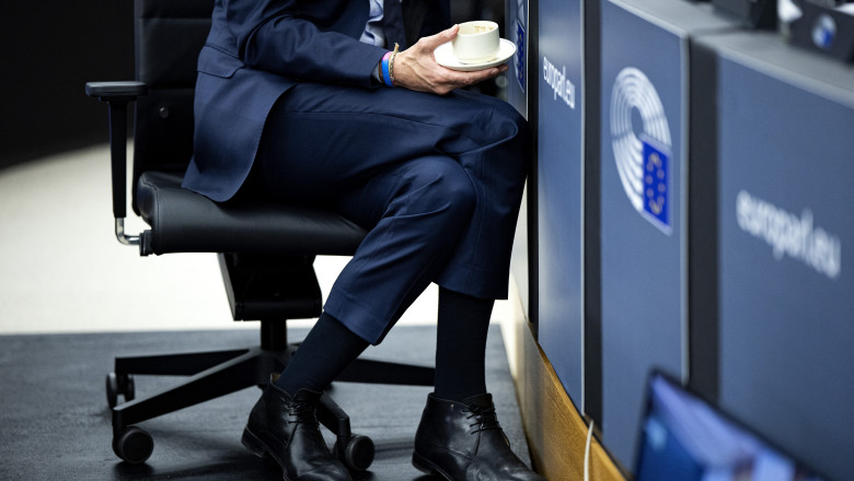 Watergate de Strasbourg: O sticla murdara de apa a provocat alerta in Parlamentul European. Oficial UE: „Bine ca am baut doar vin azi” Imagine