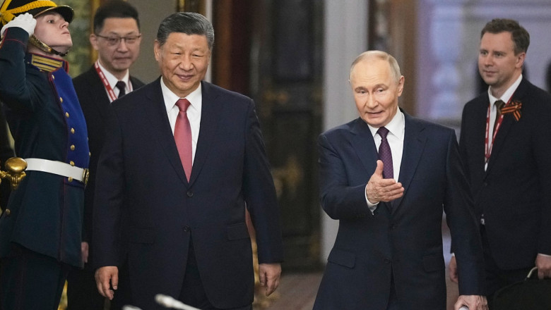 Xi Jinping a sosit la Moscova pentru discutii cu Vladimir Putin. Liderul chinez participa la parada de Ziua Victoriei Imagine