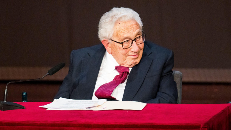 Xi Jinping l-a primit pe fostul secretar de stat american Henry Kissinger Imagine