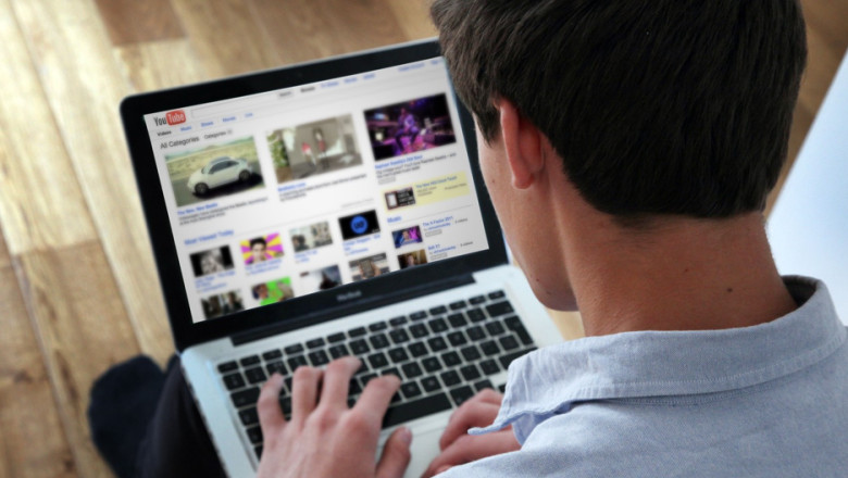 YouTube automatizeaza detectarea continuturilor create de inteligenta artificiala. Ce va face platforma dupa identificare