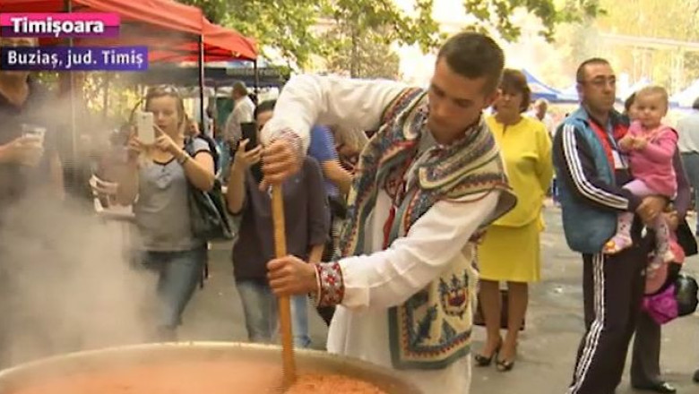 Zacusca uriasa. Au fost folosite 700 de kilograme de legume, la pregatirea ingredintelor au muncit 15 persoane Imagine