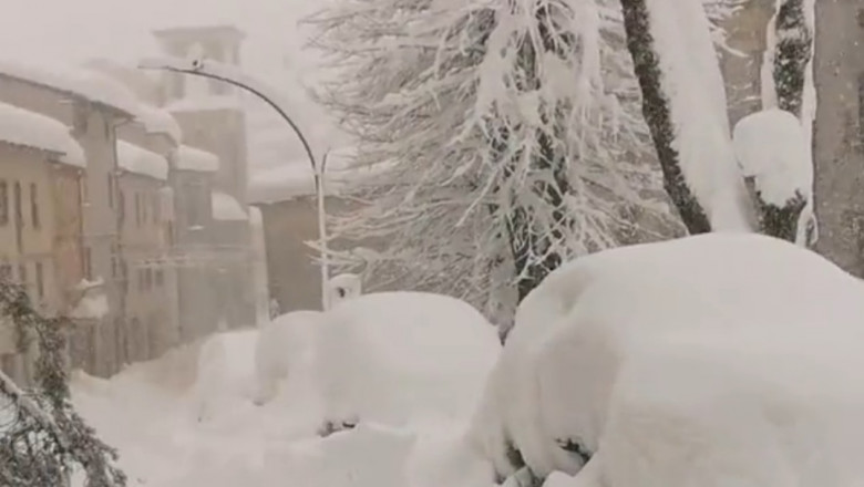 Zapada de doi metri in unele zone din Italia. Calugarii de la Assisi s-au batut cu bulgari Imagine