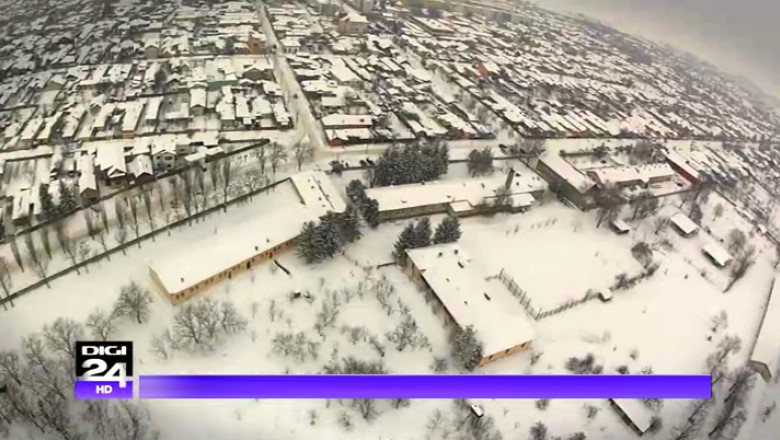 Zapada in toata Romania. Sute de sate izolate, drumuri si autostrazi blocate, sute de trenuri anulate, scoli inchise Imagine