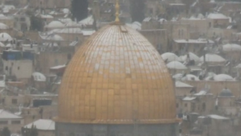 Zapada la Ierusalim. Mai multe scoli au fost inchise din cauza primei ninsori din aceasta iarna Imagine