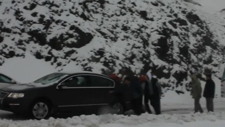 Zapada pe Transfagarasan. Soferii sunt sfatuiti sa mearga cu prudenta Imagine
