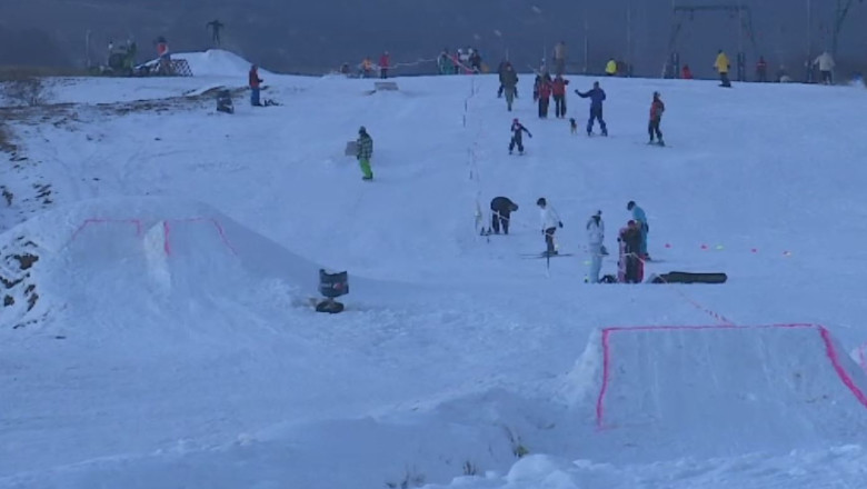 Zapada putina pe partiile de schi Imagine