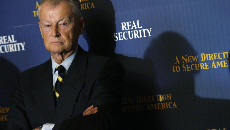 Zbigniew Brzezinski recomanda prepozitionarea de trupe in tarile baltice Imagine