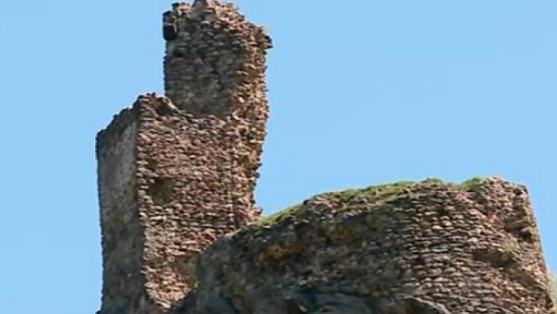 Zbor deasupra Cetatii Siria. Sute de parapantisti vin anual aici Imagine