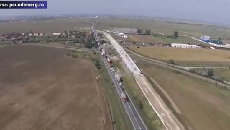 Zbor deasupra unei autostrazi intr-un vesnic santier Imagine