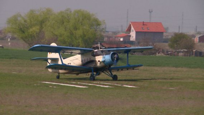 Zbor deasupra unui ”cuib” de vile. Aerodromul timisorean Cioca risca sa fie inghitit de un cartier rezidential Imagine