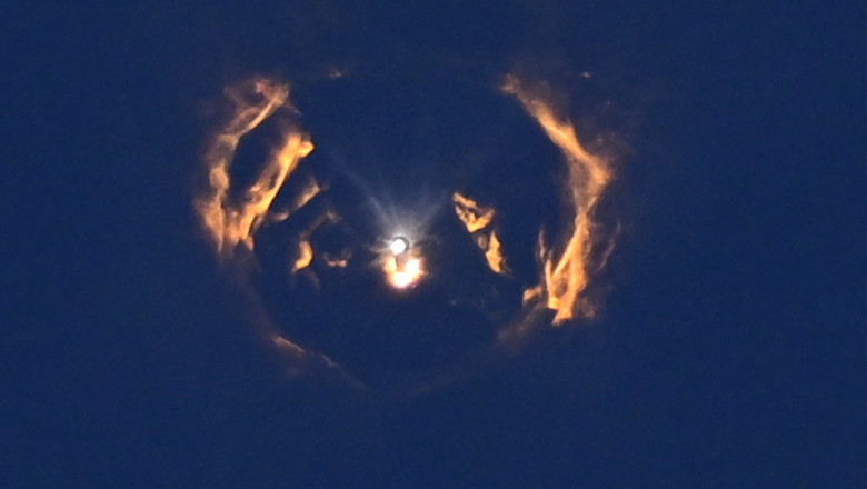 Zbor reusit al uriasei rachete Starship a lui Elon Musk: a fost al 11-lea test al propulsorului care ar trebui sa duca oameni pe Luna Imagine