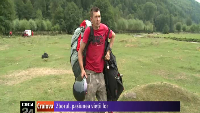 Zborul, pasiunea vietii lor. Parapantisti din toata lumea au participat la Preliminariile Cupei Mondiale de Parapanta, in Arges  Imagine