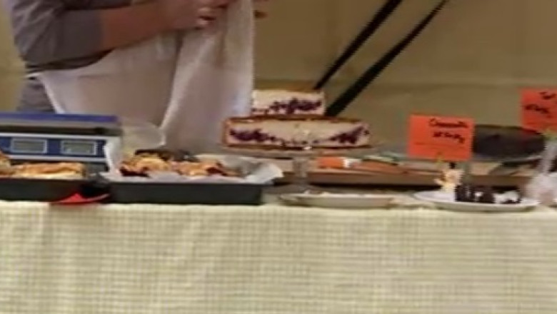 Zece kilograme de prajituri, confiscate de OPC la un festival la Brasov  Imagine