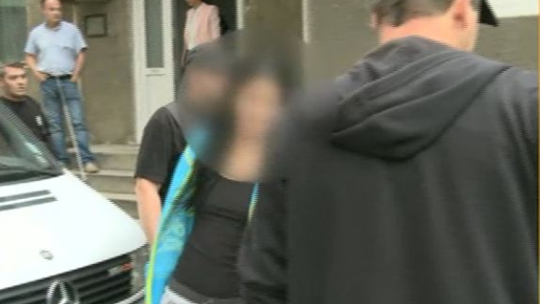 Zece persoane au fost retinute in cazul celor 6.000 de carduri clonate Imagine