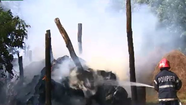 Zece tone de fan, facute scrum intr-un incendiu in localitatea Popesti Imagine