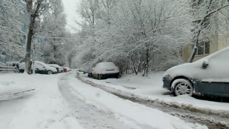 Zeci de amenzi pentru bucurestenii care nu au indepartat zapada de pe trotuare Imagine