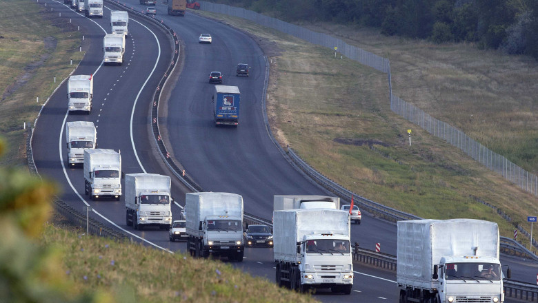 Zeci de camioane umanitare ruse au ajuns in orasul Lugansk. Pentagonul someaza Rusia sa retraga imediat convoiul din Ucraina Imagine