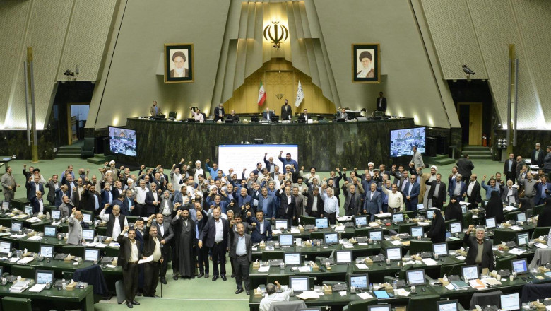 Zeci de candidati critici la adresa guvernului din Iran, exclusi de la alegerile parlamentare. Cum a motivat comisia electorala decizia Imagine