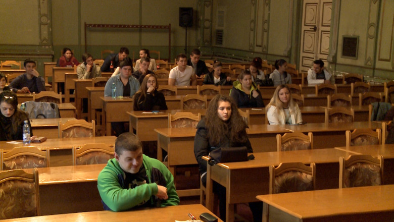 Zeci de elevi din Oradea si Cluj au simulat examenul de admitere la Medicina Imagine